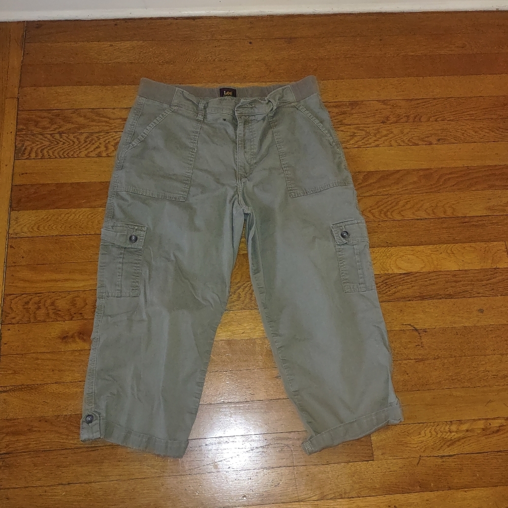 Olive green capri cargo pants from Lee 30 in waist grunge skater Gorpcore Y2K